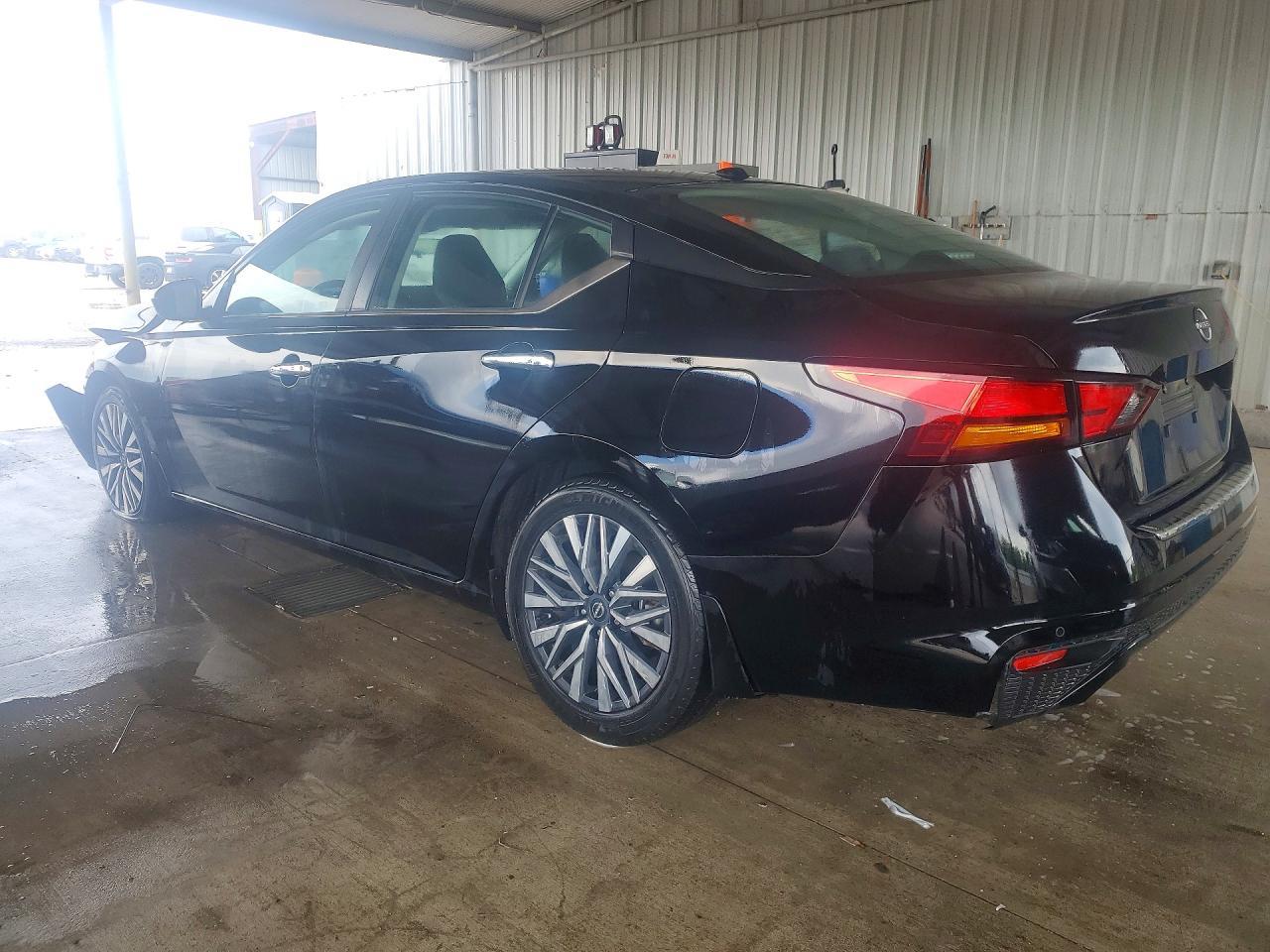 2023 Nissan Altima Sv - Image 2