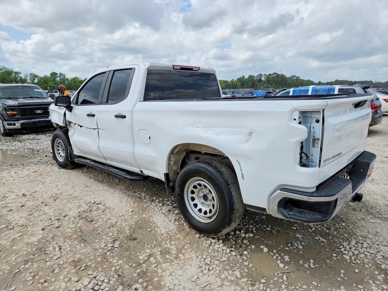 2023 Chevrolet Silverado K1500 - Фото 2