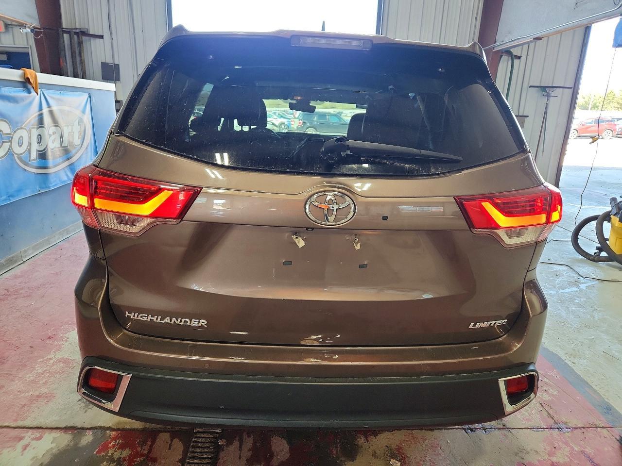2018 Toyota Highlander Limited - Image 6