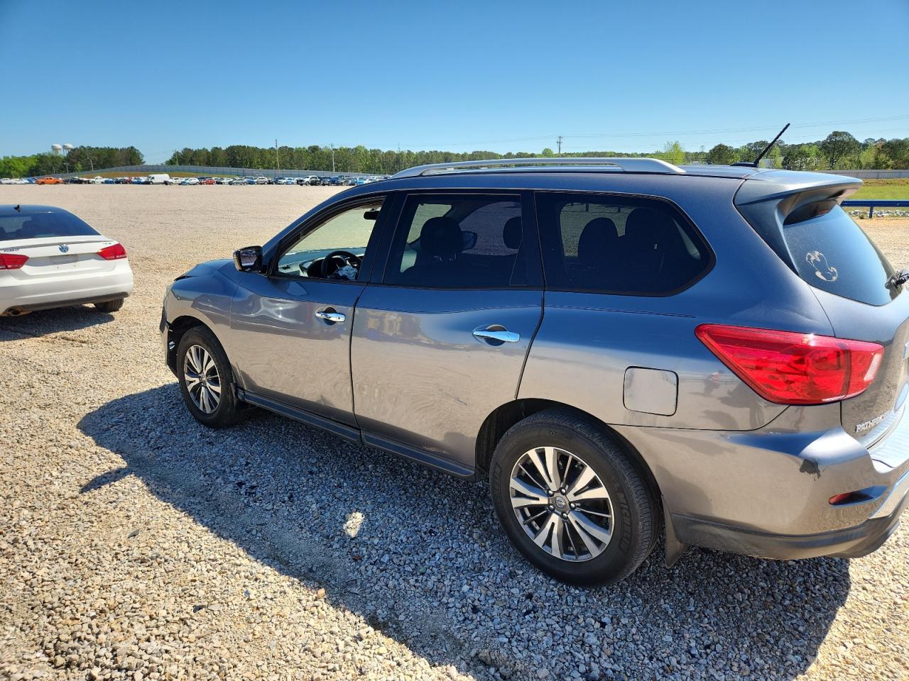 2017 Nissan Pathfinder S - Фото 3