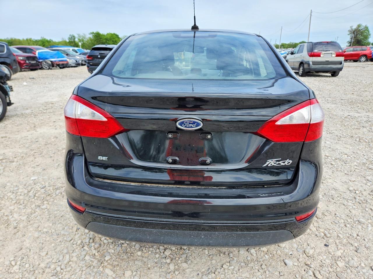 2016 Ford Fiesta Se - Фото 6