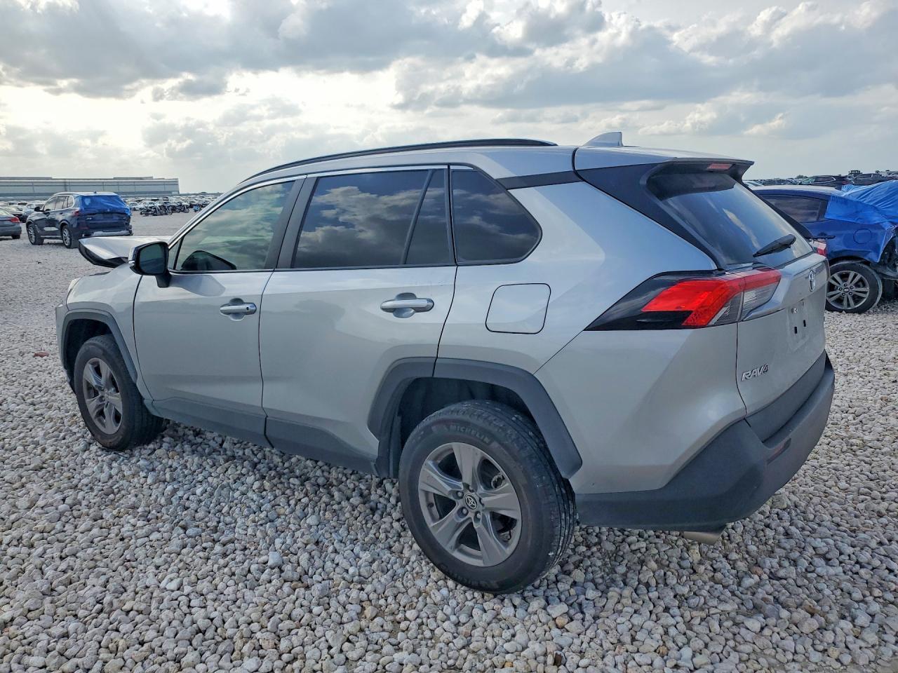 2024 Toyota Rav4 Xle - Фото 2