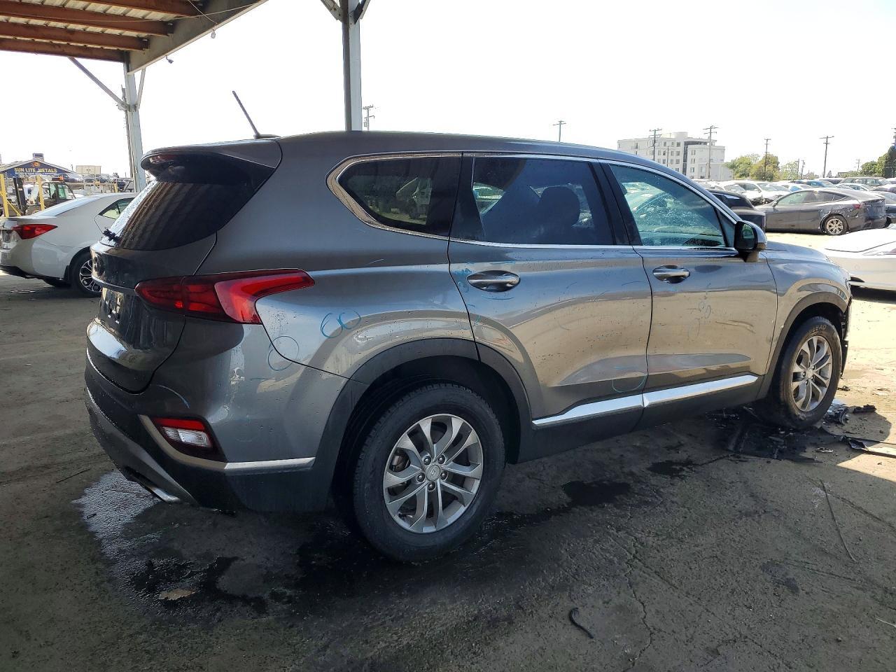 2019 Hyundai Santa Fe - Image 3