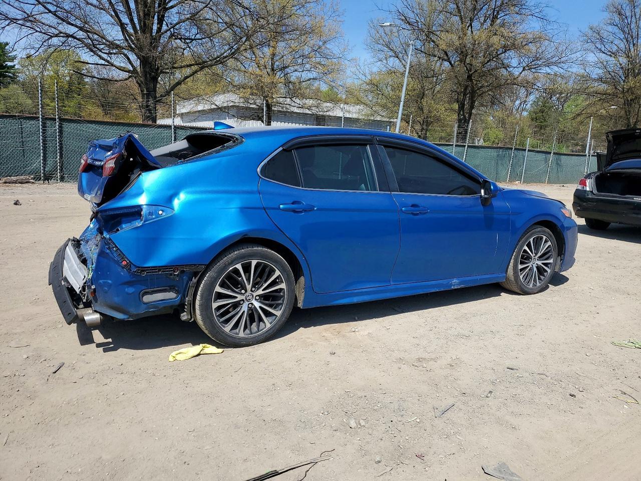 2019 Toyota Camry Se - Фото 3