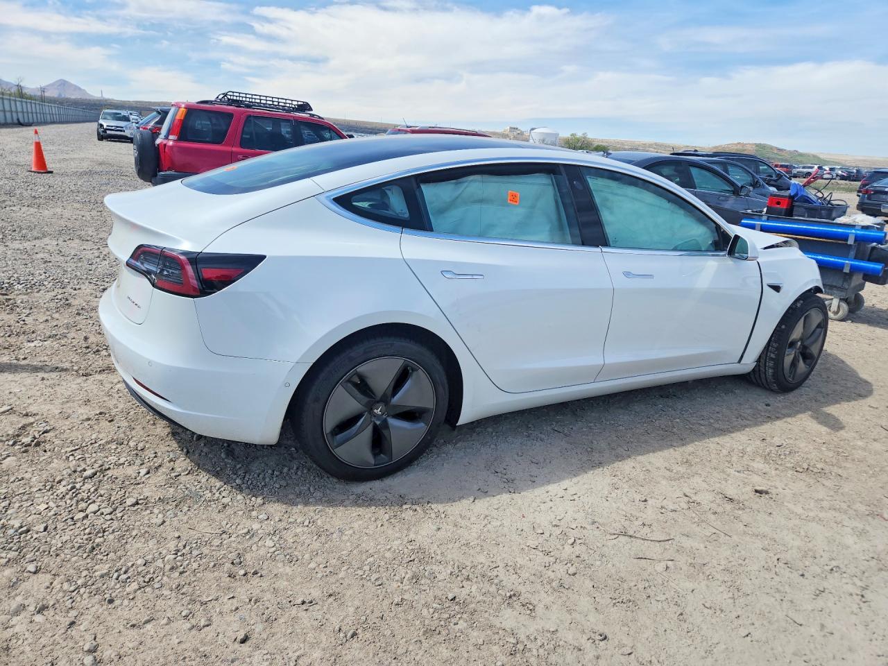 2018 Tesla Model 3 - Фото 3