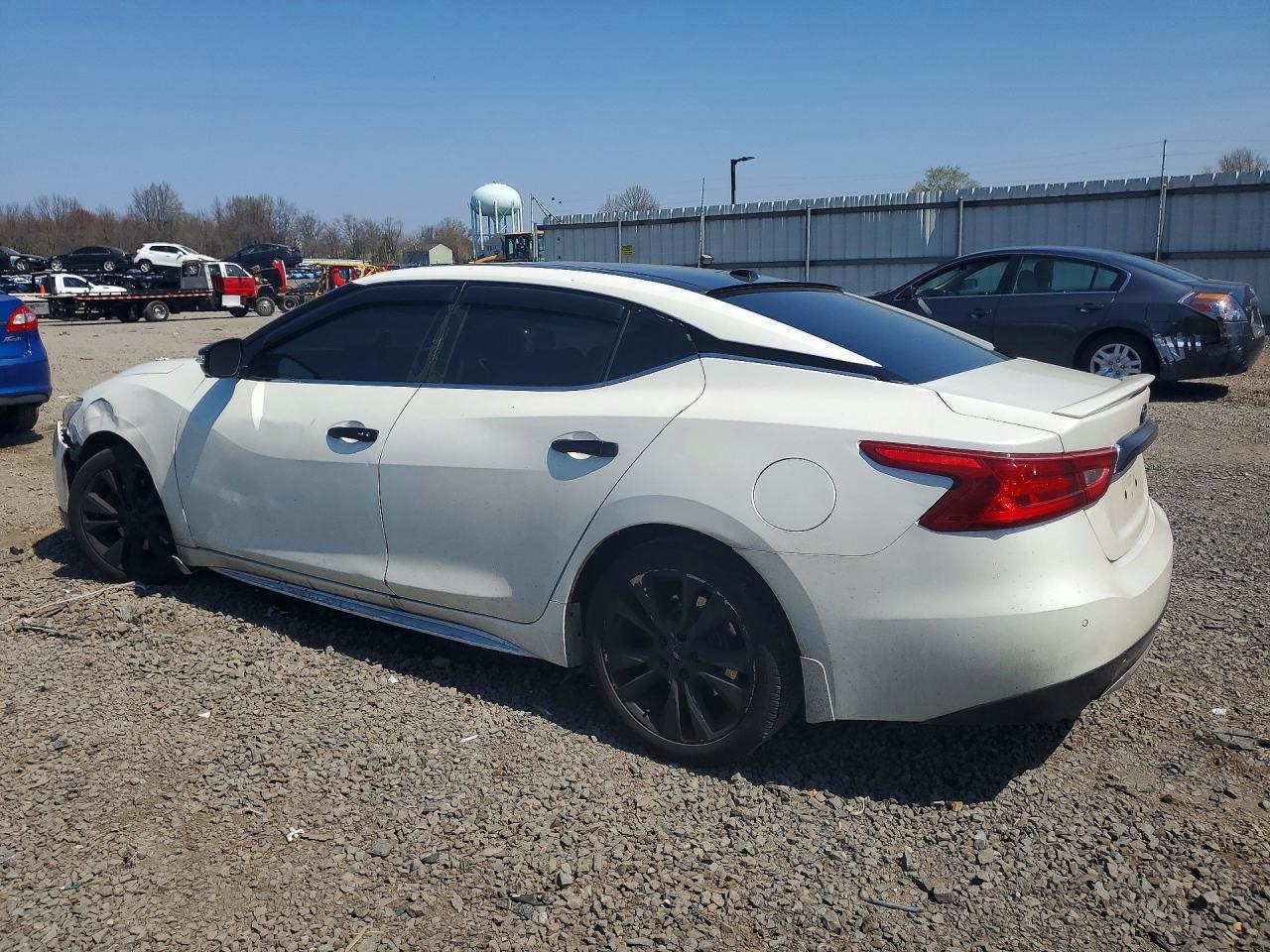 2017 Nissan Maxima Platinum - Image 2