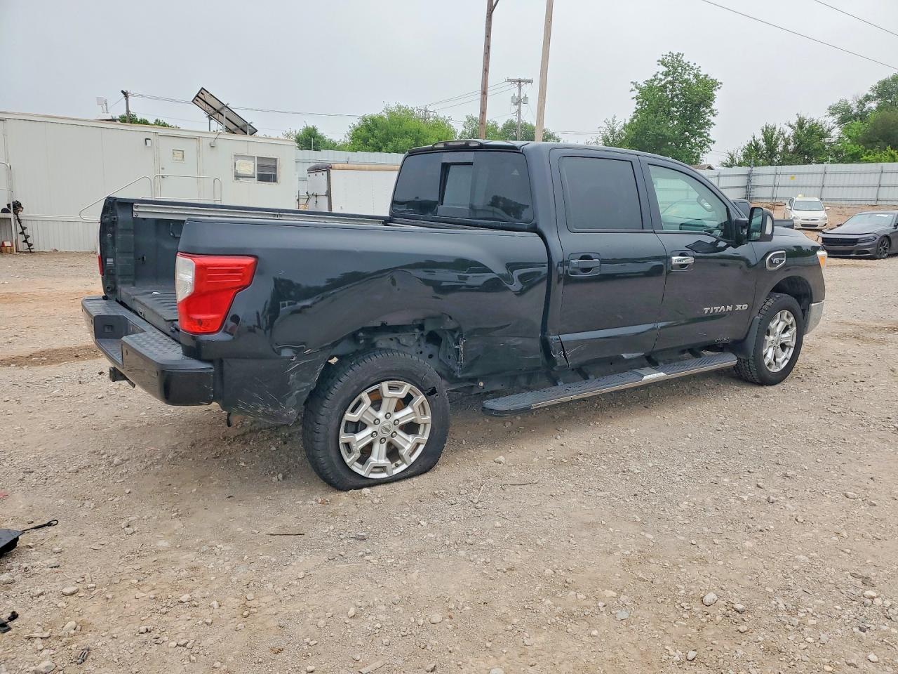 2017 Nissan Titan Xd Sv - Image 3