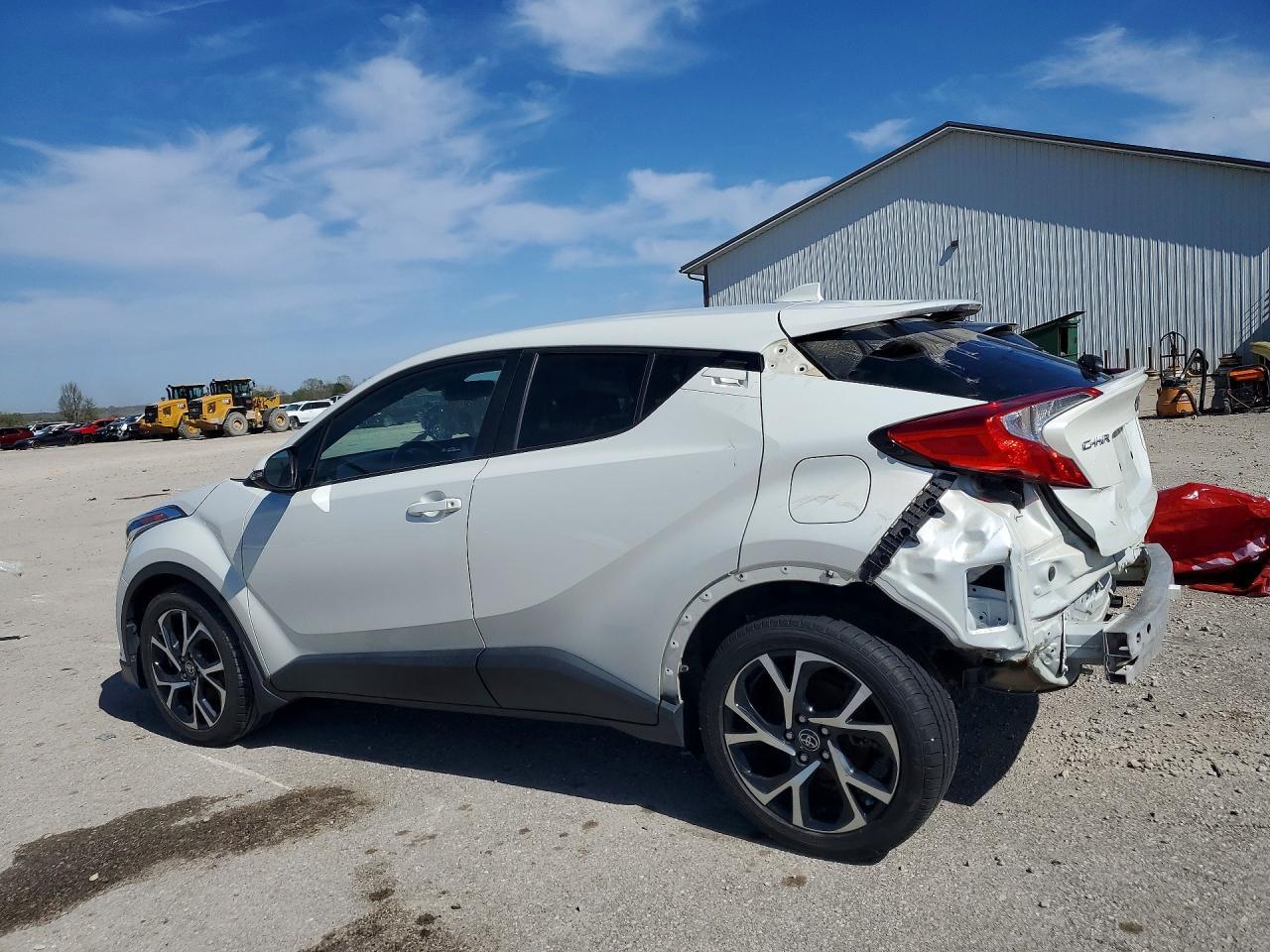 2018 Toyota C-Hr Xle - Image 2
