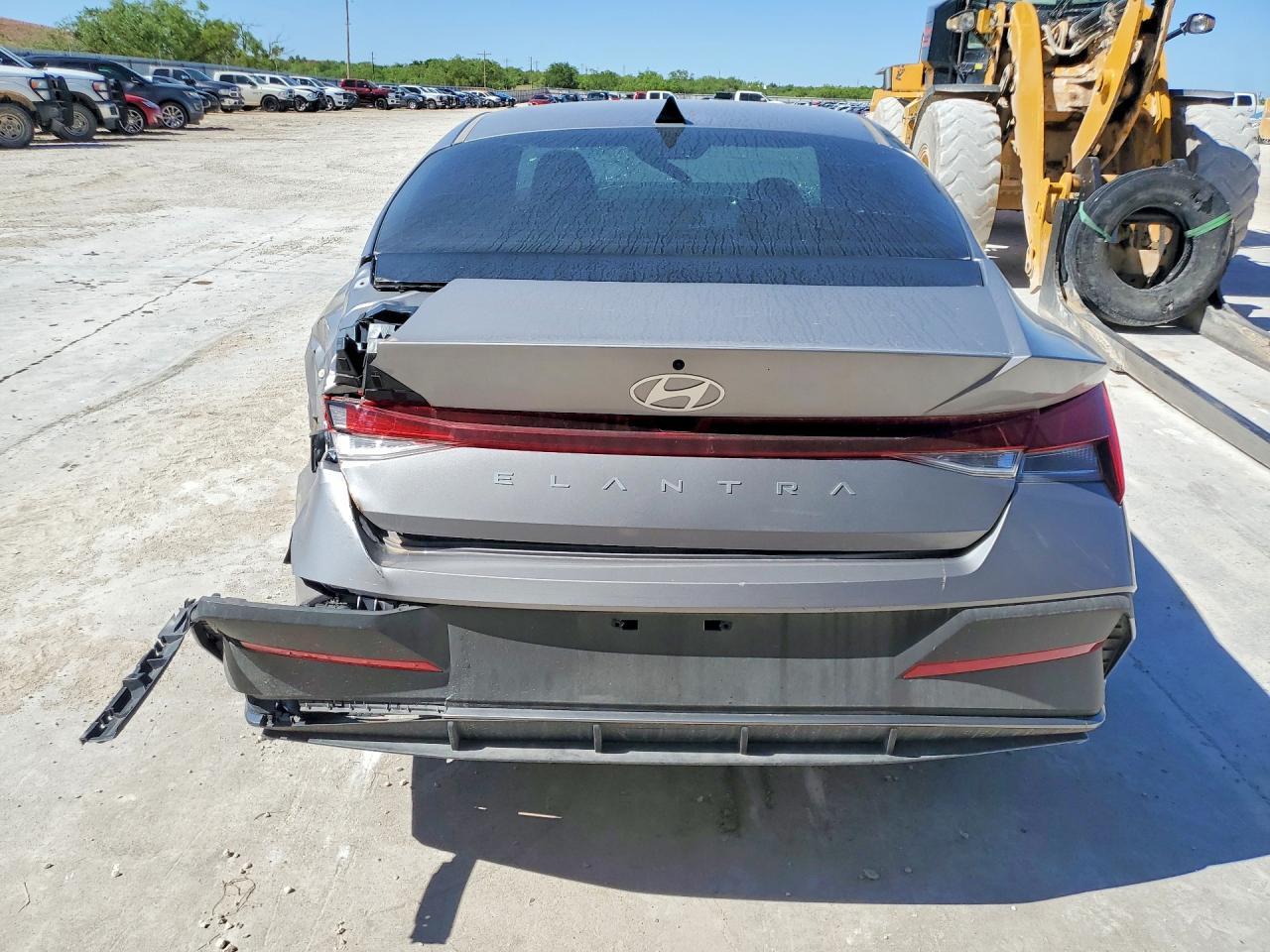 2025 Hyundai Elantra Se - Фото 6