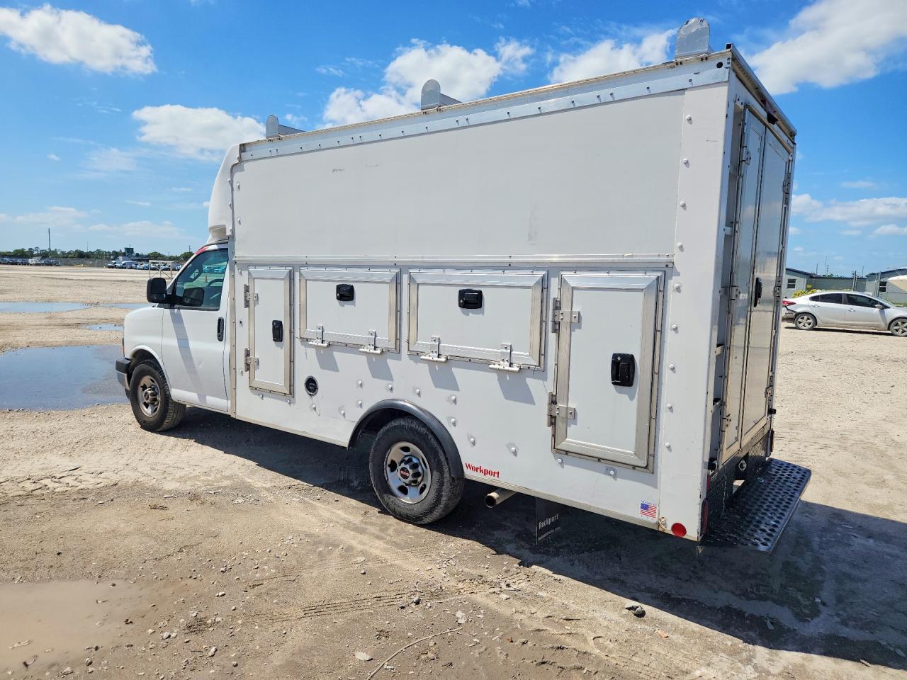 2018 GMC Savana Delivery Van - Image 2