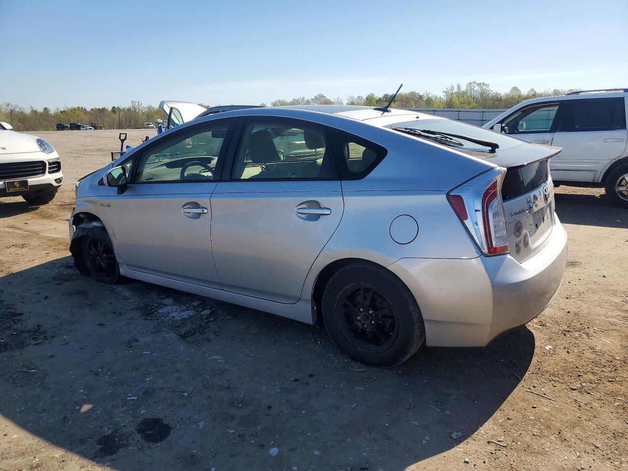 2014 Toyota Prius Three - Фото 2