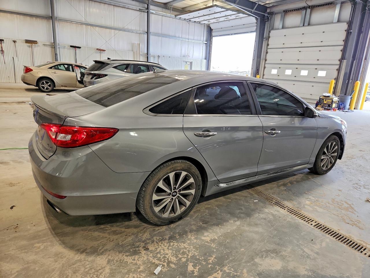 2015 Hyundai Sonata Sport - Image 3