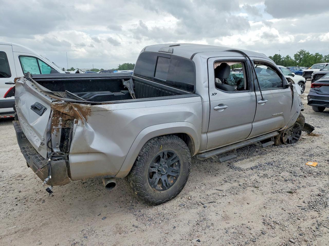 2019 Toyota Tacoma - Фото 3