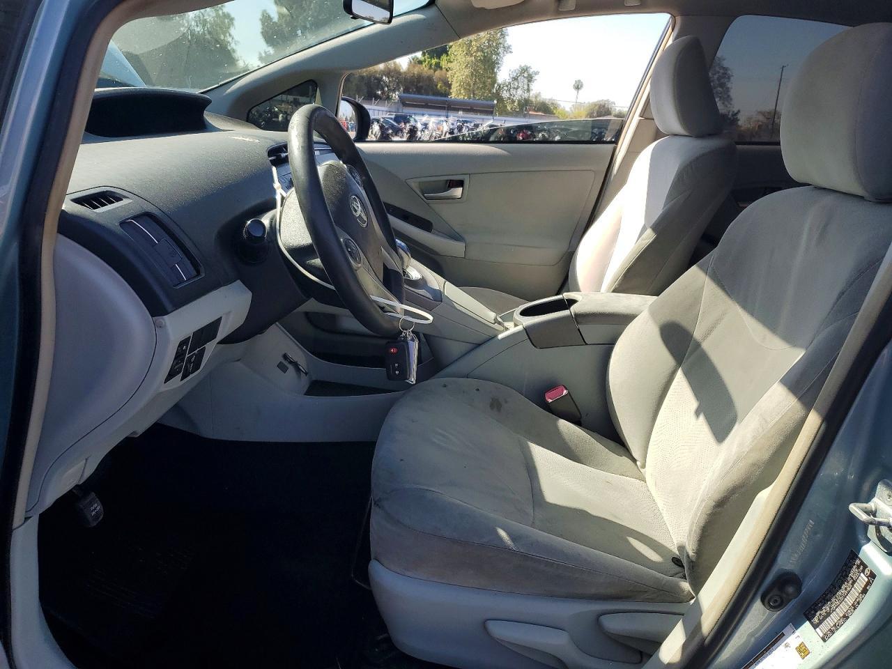 2012 Toyota Prius Three - Image 7