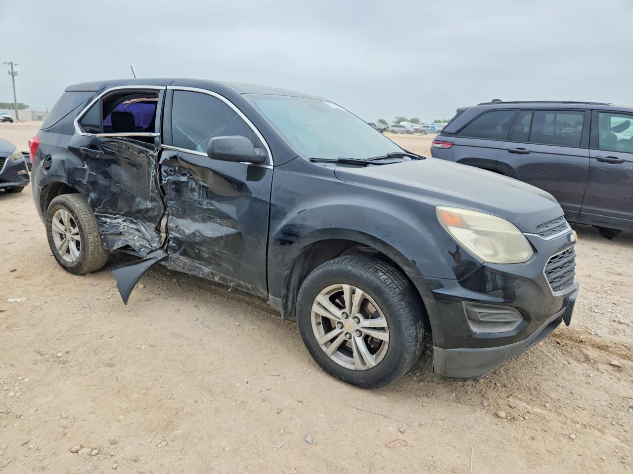 2017 Chevrolet Equinox Ls - Image 4