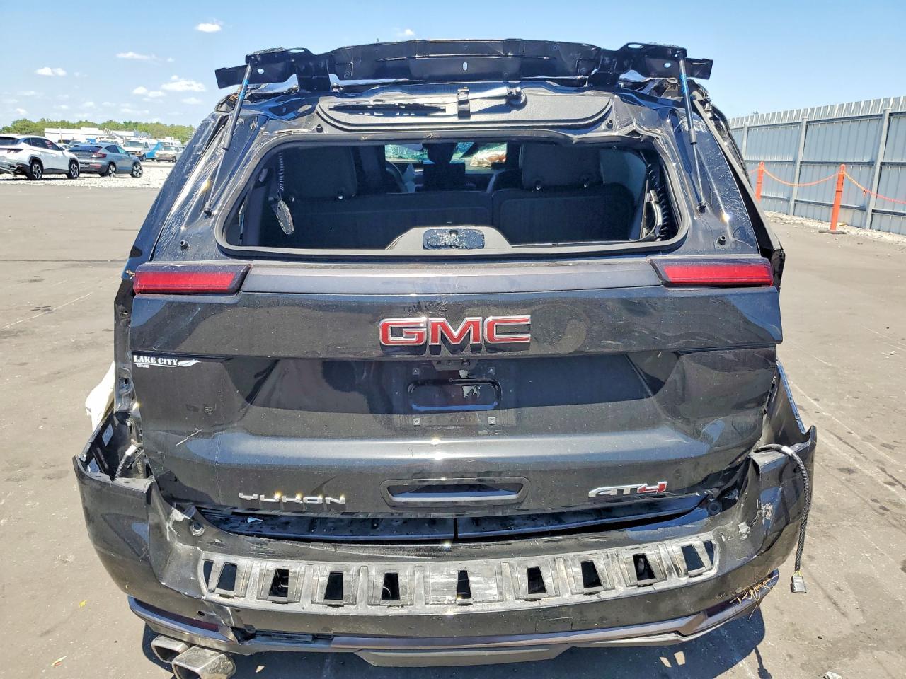 2026 GMC Yukon At4 Ultimate - Image 6