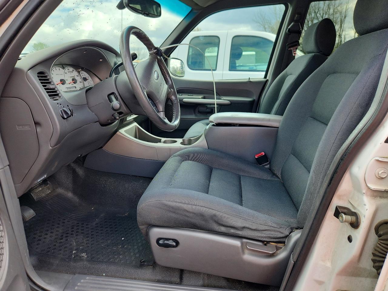 2002 Ford Explorer Sport Trac - Image 7
