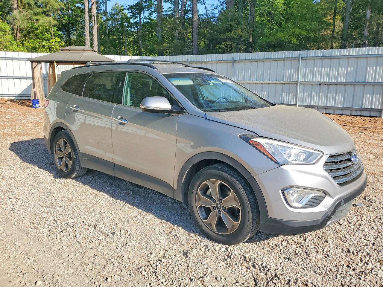 2013 Hyundai Santa Fe Gls - Image 4