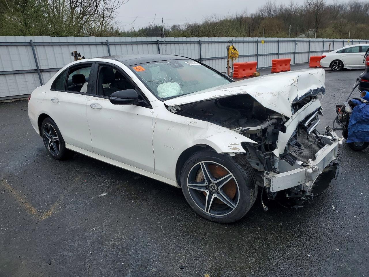 2018 Mercedes-Benz E 300 4Matic - Фото 4