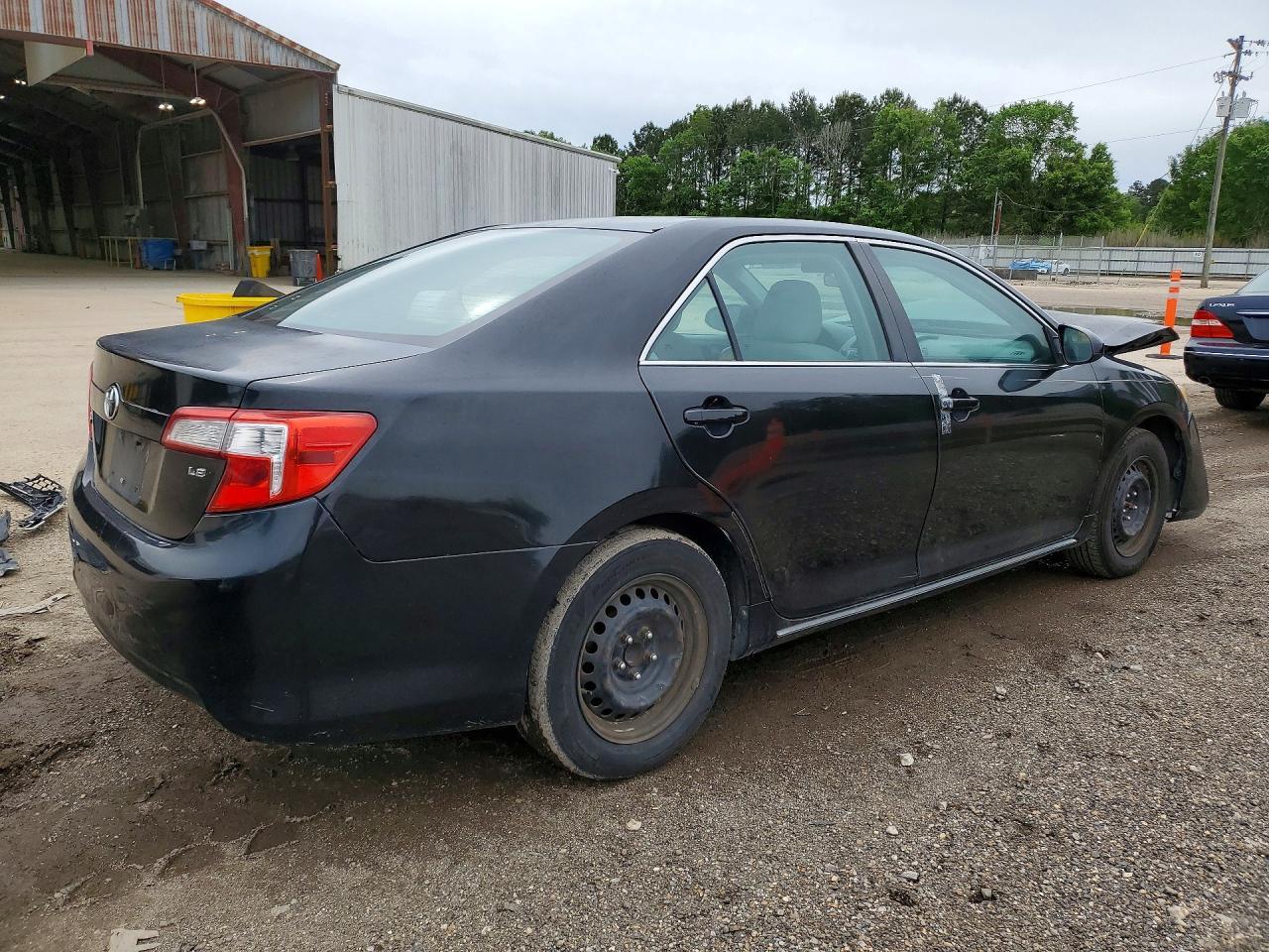 2014 Toyota Camry Le - Фото 3