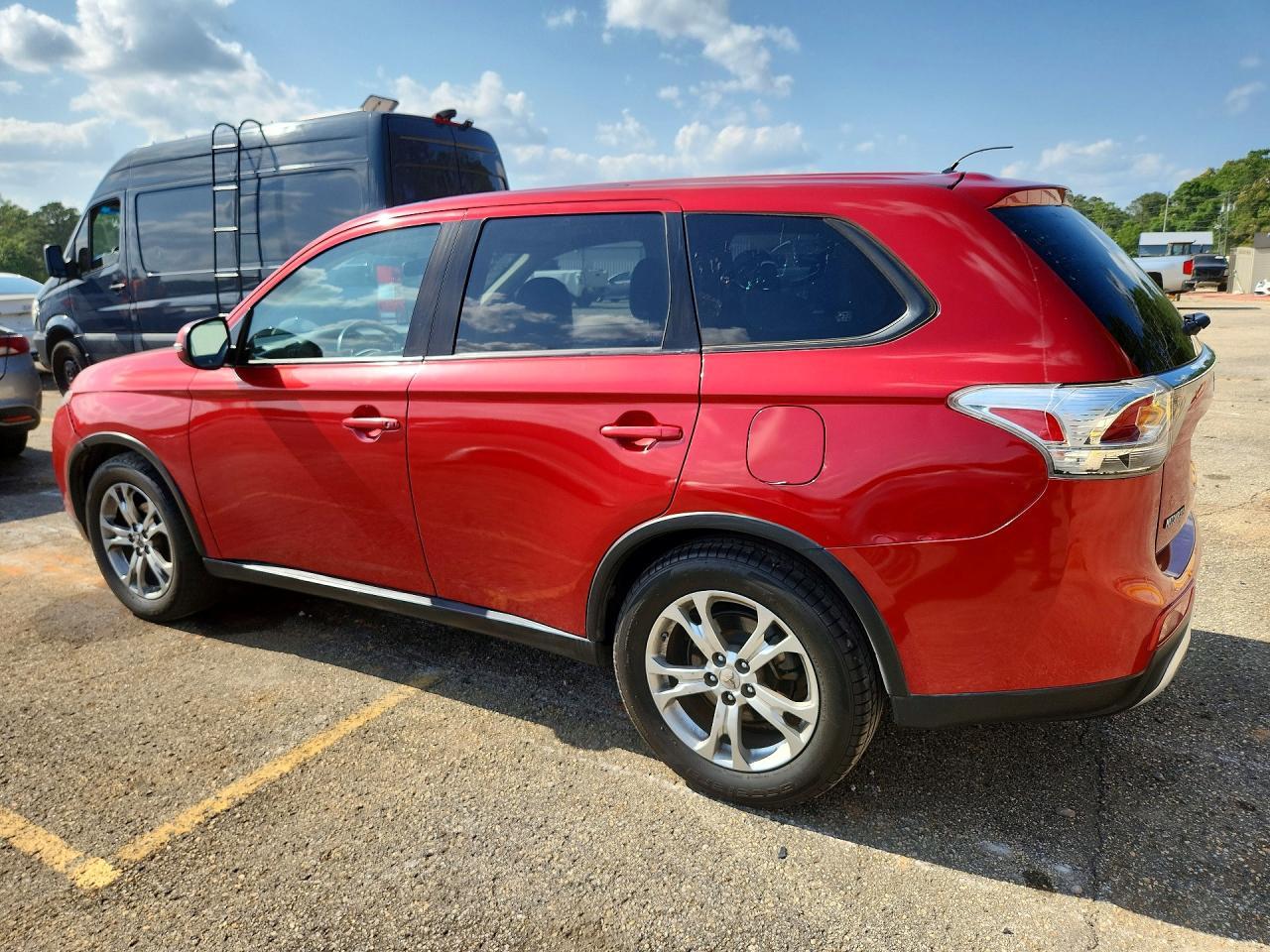2015 Mitsubishi Outlander Se - Image 2