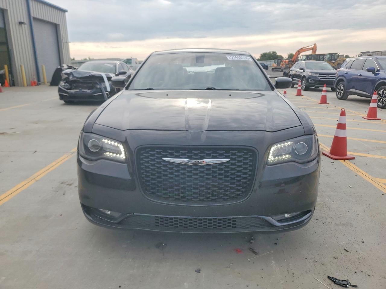 2017 Chrysler 300 S - Image 5