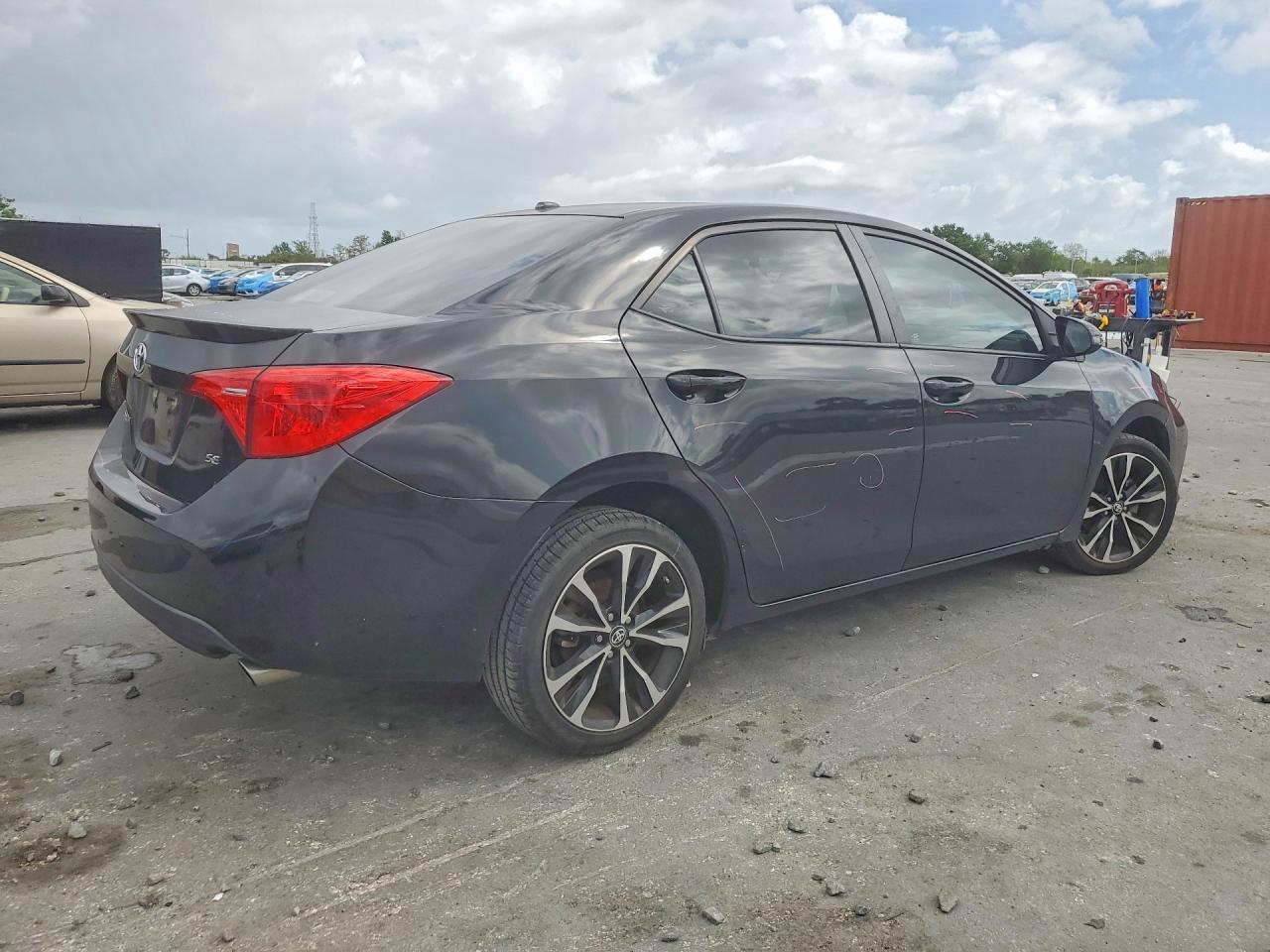 2017 Toyota Corolla Se - Фото 3