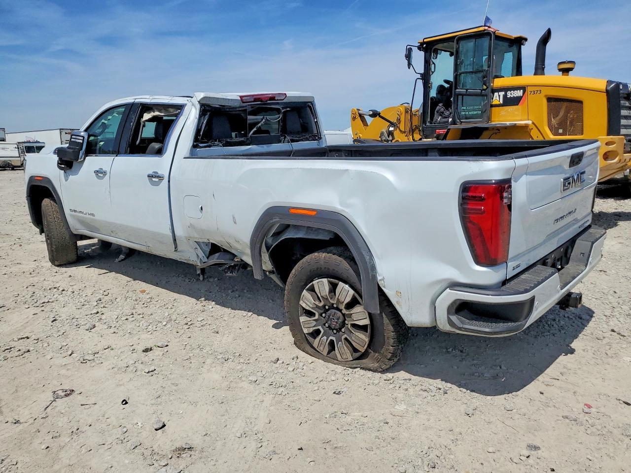 2026 GMC Sierra K3500 Denali - Фото 2