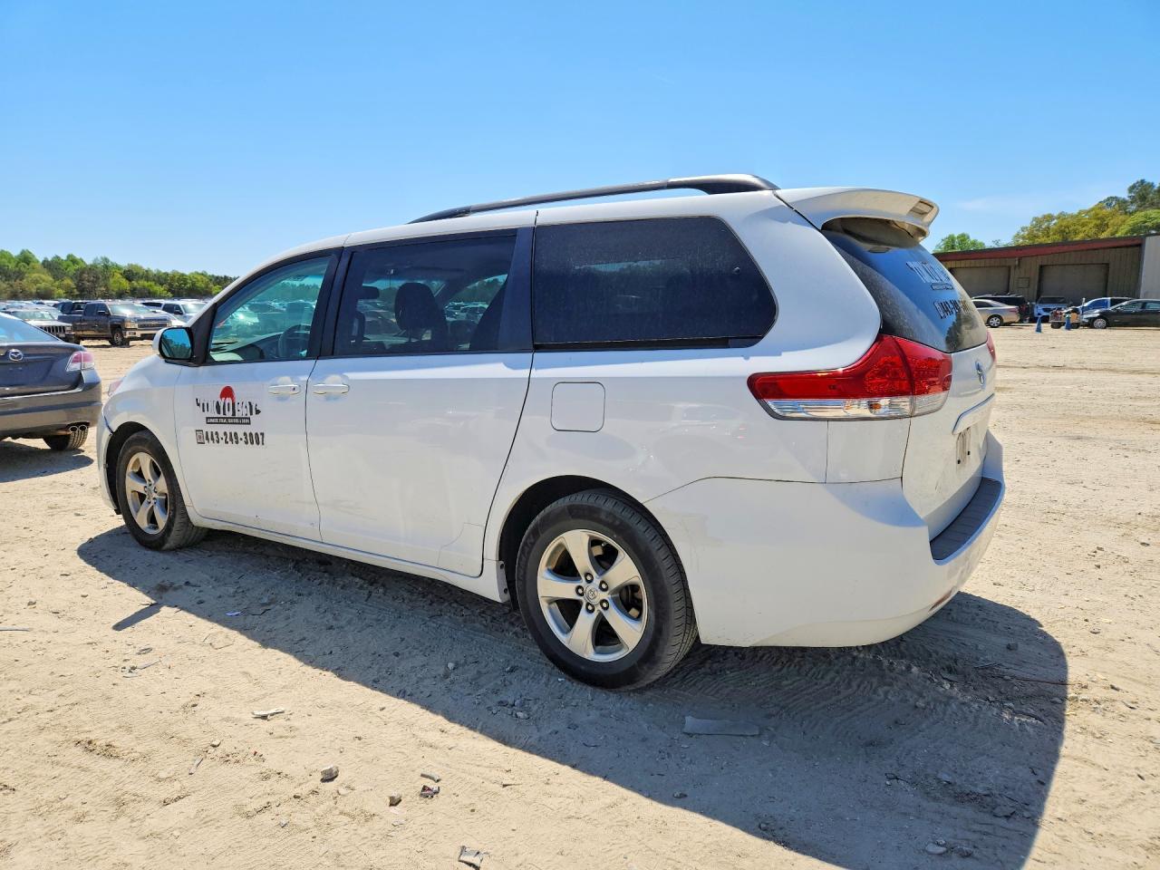 2013 Toyota Sienna Le - Фото 2