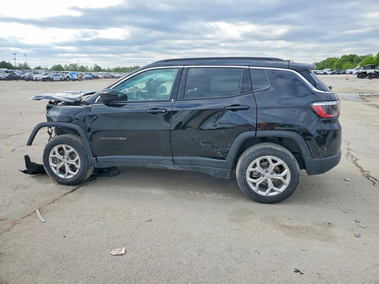 2024 Jeep Compass Latitude - Image 2