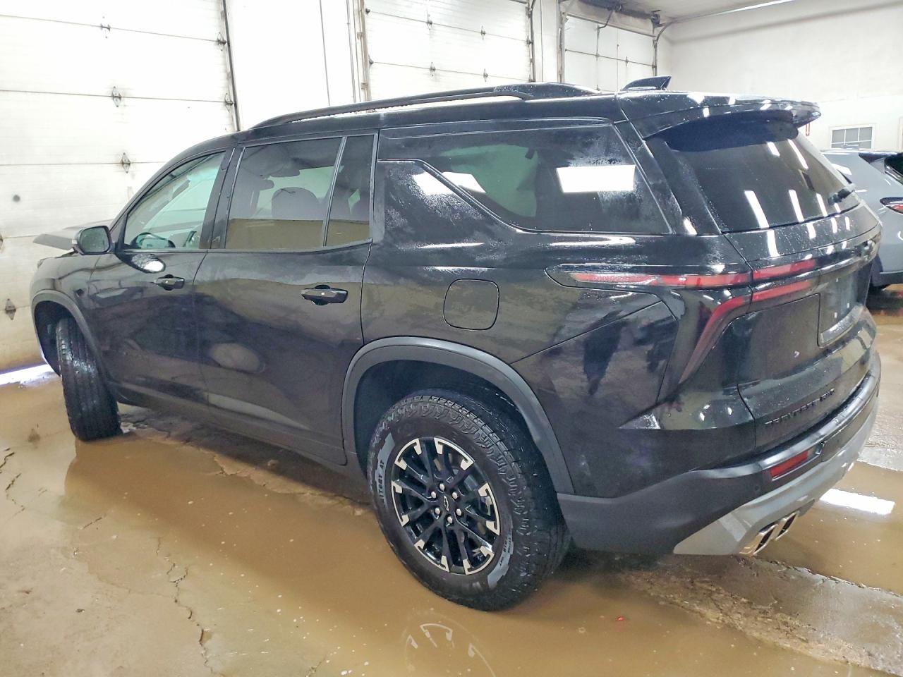2025 Chevrolet Traverse Z71 - Image 2