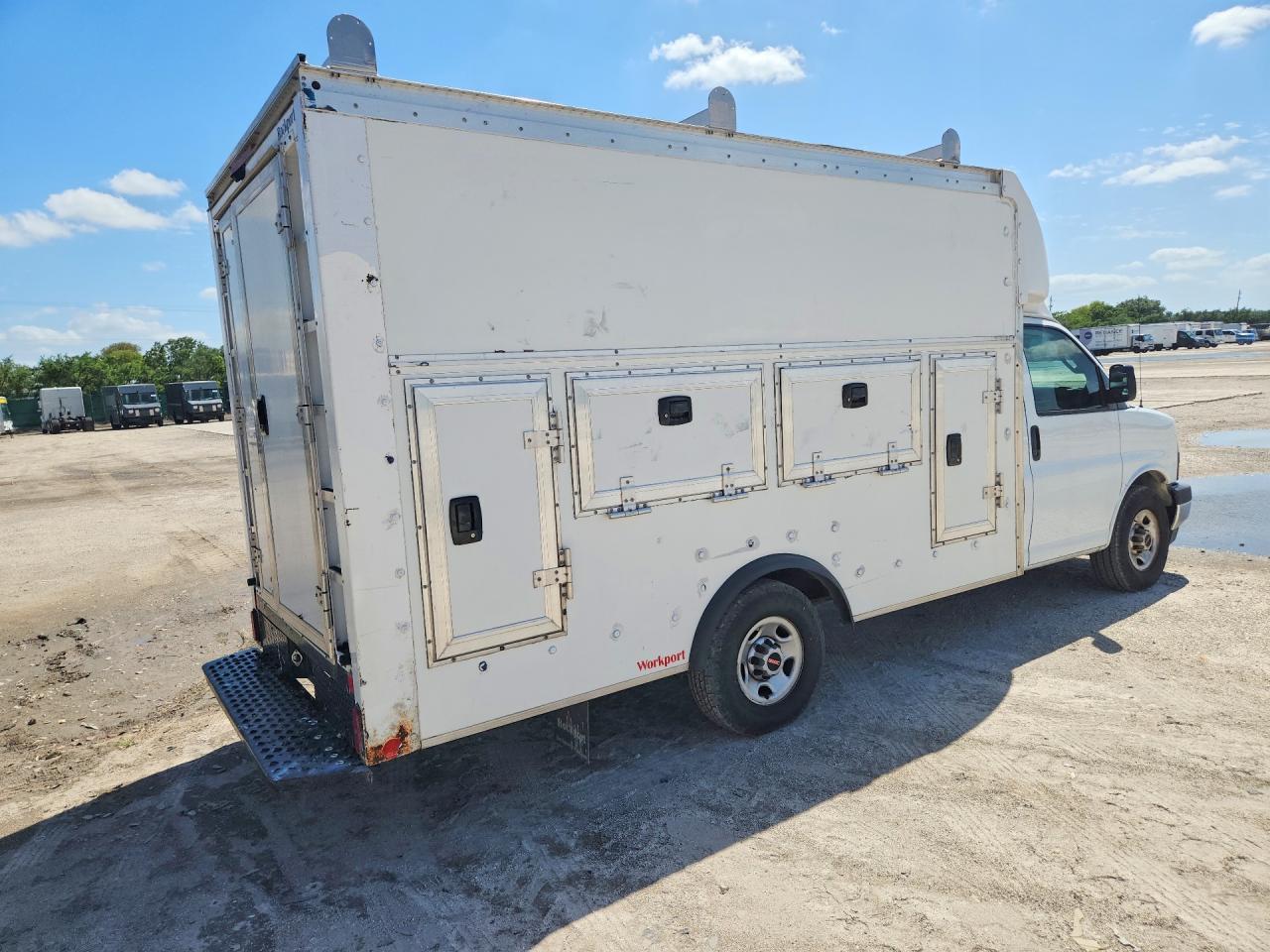2018 GMC Savana Delivery Van - Image 3