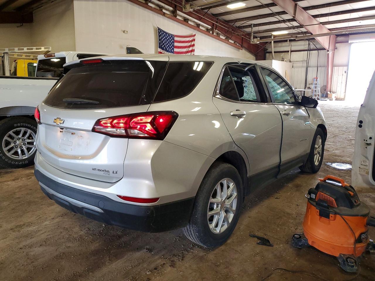 2022 Chevrolet Equinox Lt - Image 3