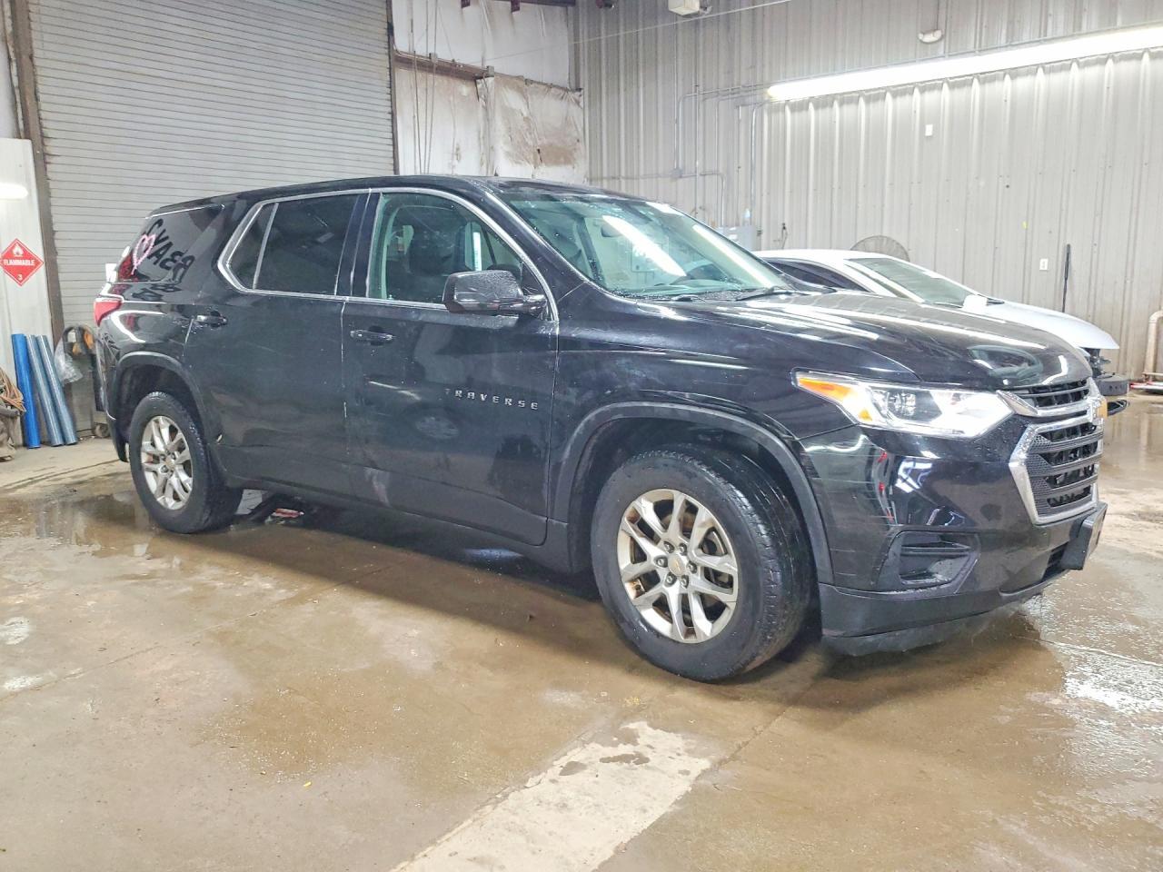 2018 Chevrolet Traverse Ls - Фото 4