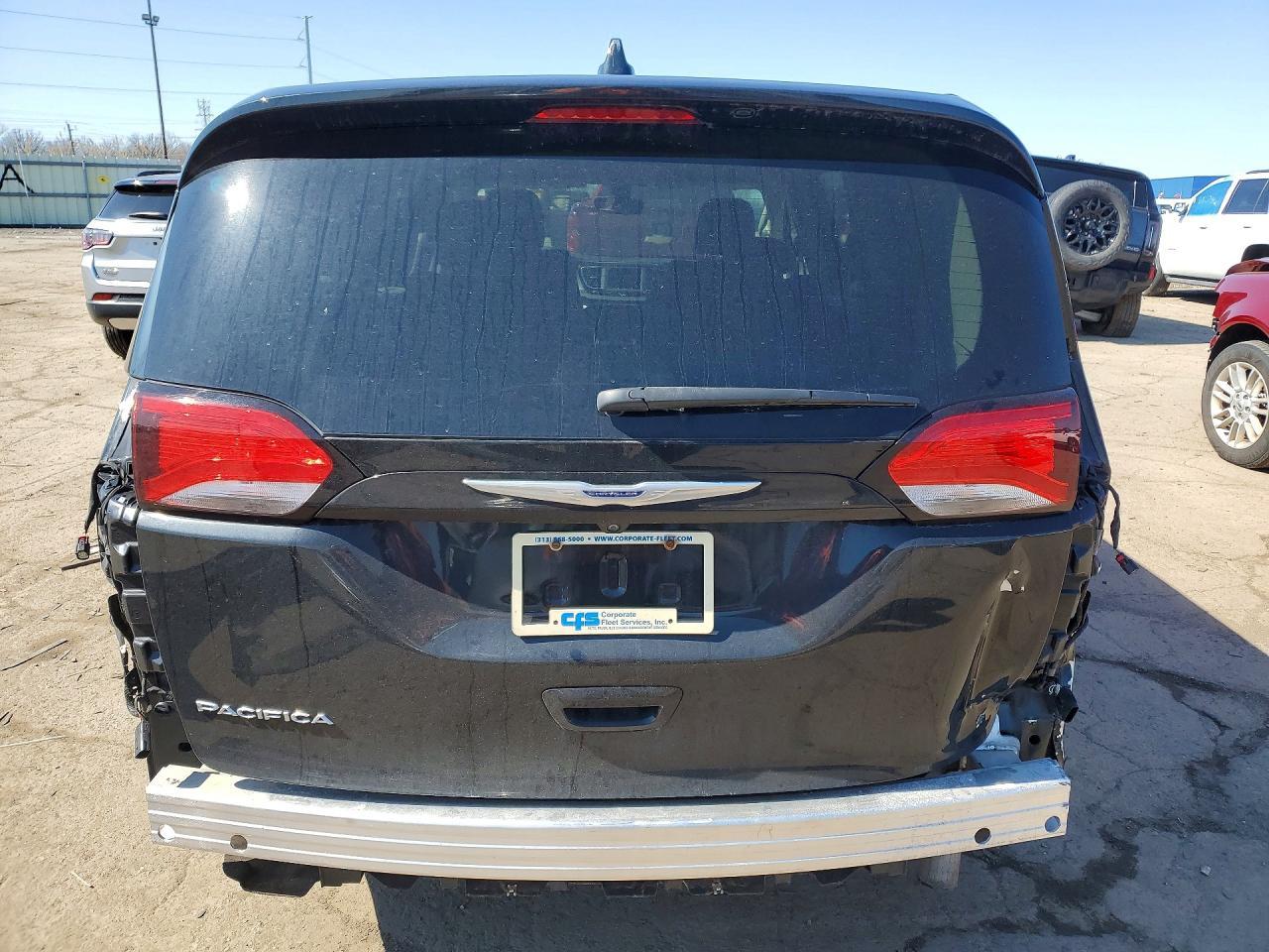 2020 Chrysler Pacifica Touring - Image 6
