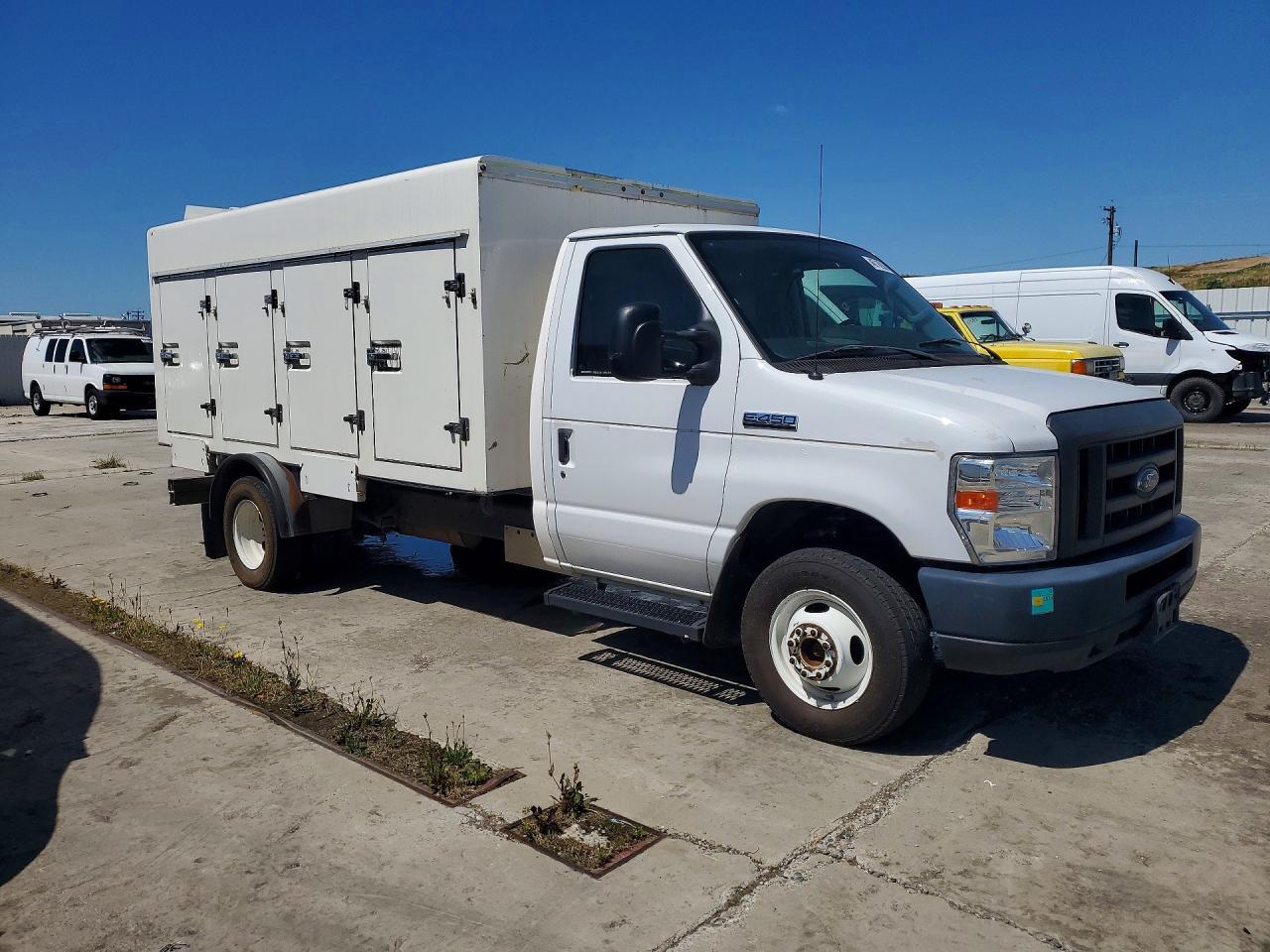 2017 Ford E450 Utility / Service Truck - Image 4