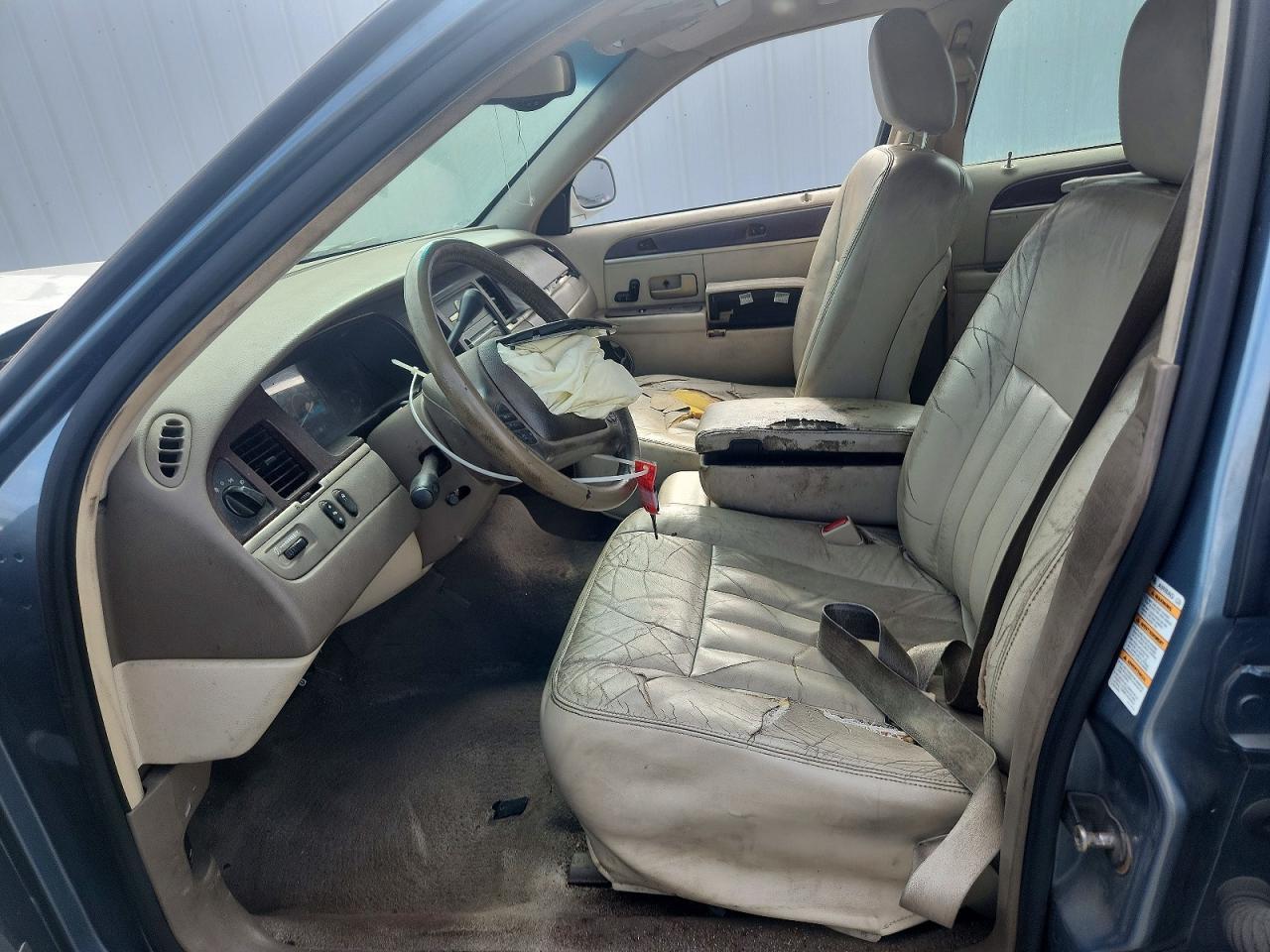 2004 Lincoln Town Car Executive - Image 7