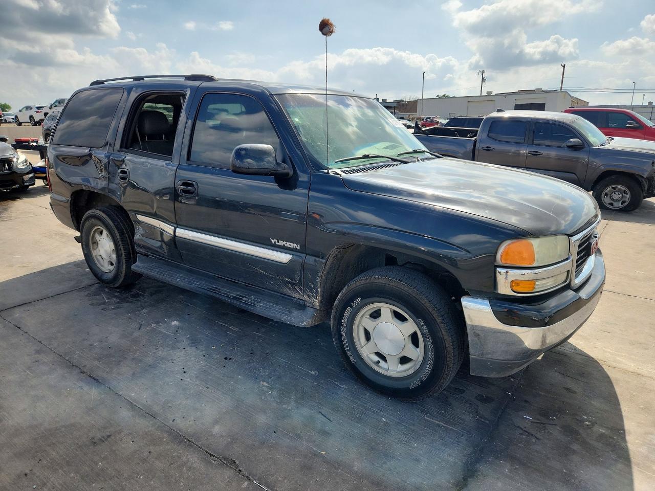 2003 GMC Yukon - Image 4