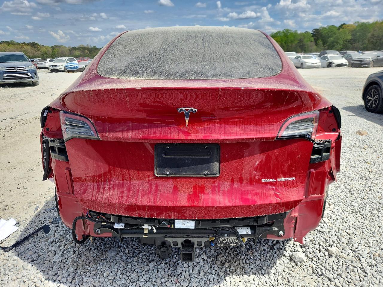 2025 Tesla Model Y - Фото 6