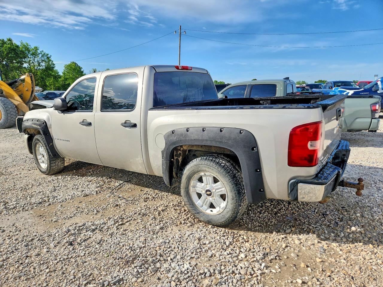 2008 Chevrolet Silverado K1500 - Image 2