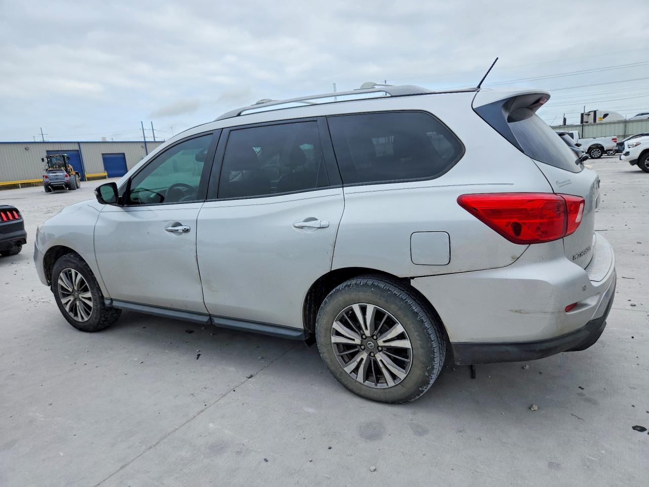 2018 Nissan Pathfinder - Фото 2