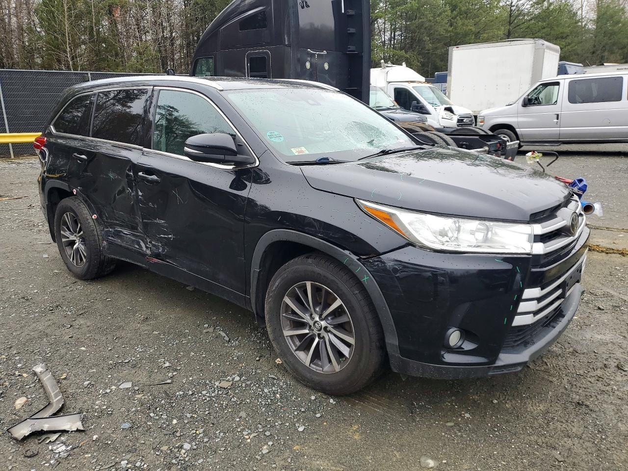 2017 Toyota Highlander Xle - Image 4