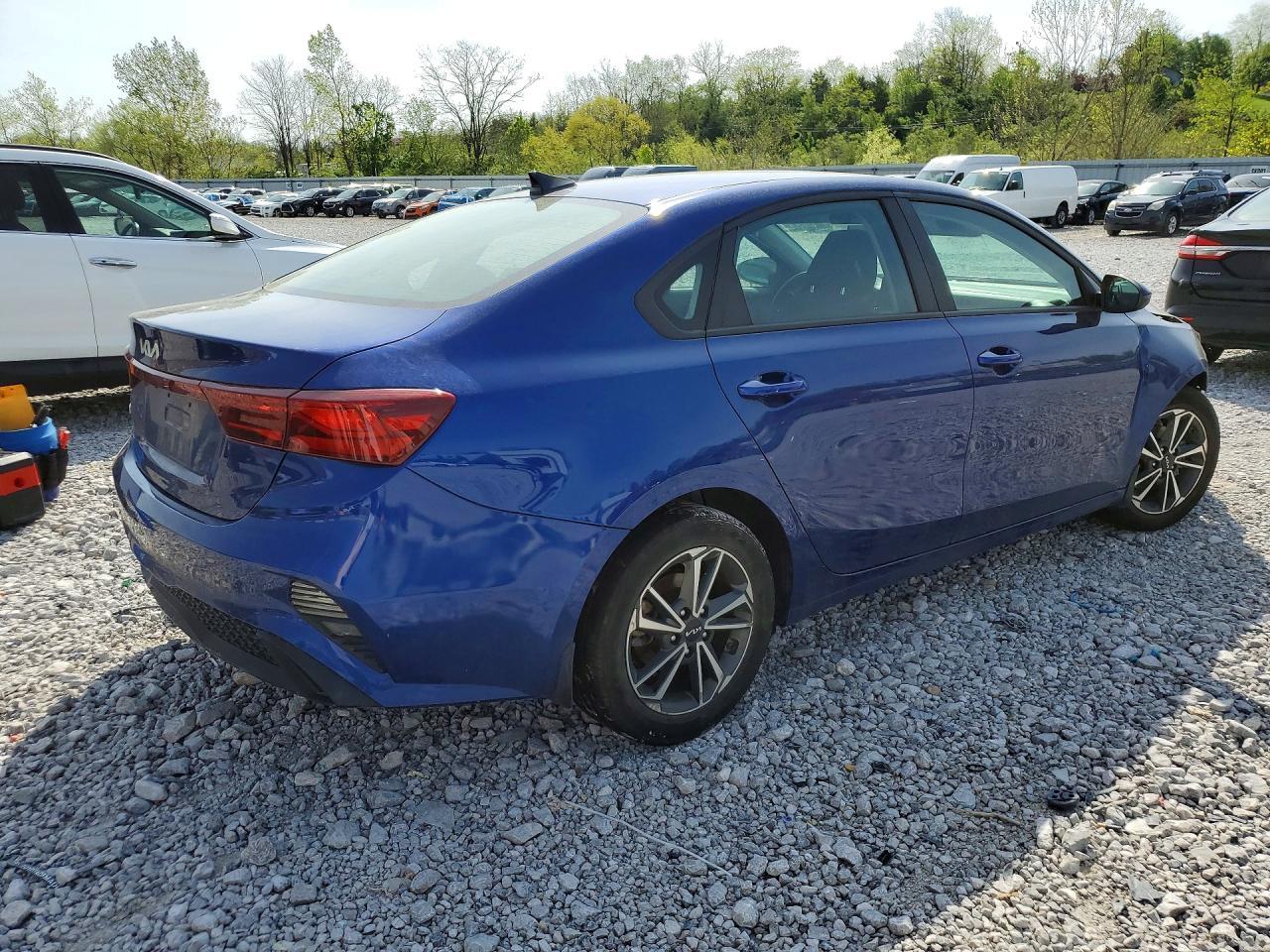 2023 Kia Forte Lxs - Image 3