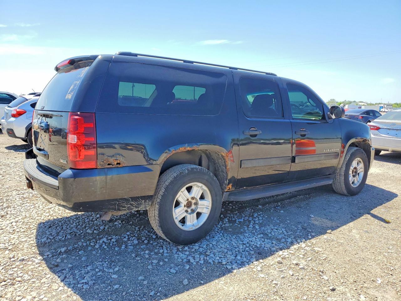 2010 Chevrolet Suburban K1500 Ls - Image 3