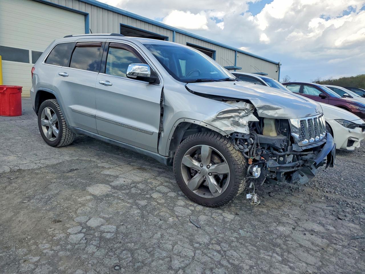 2012 Jeep Grand Cherokee Overland - Image 4