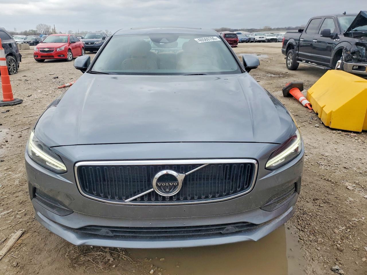 2017 Volvo S90 T6 Momentum - Фото 5