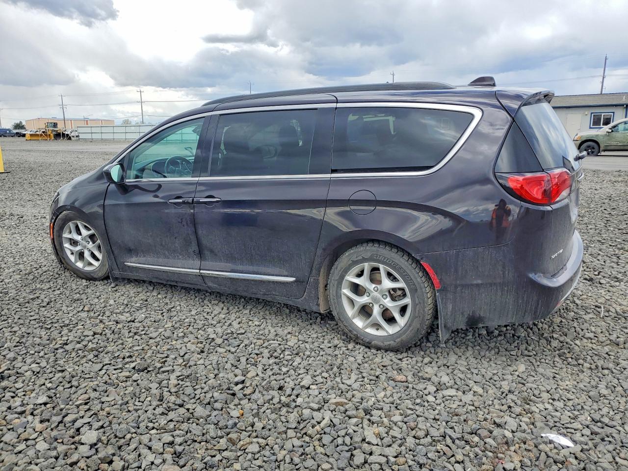 2017 Chrysler Pacifica Touring L - Фото 2