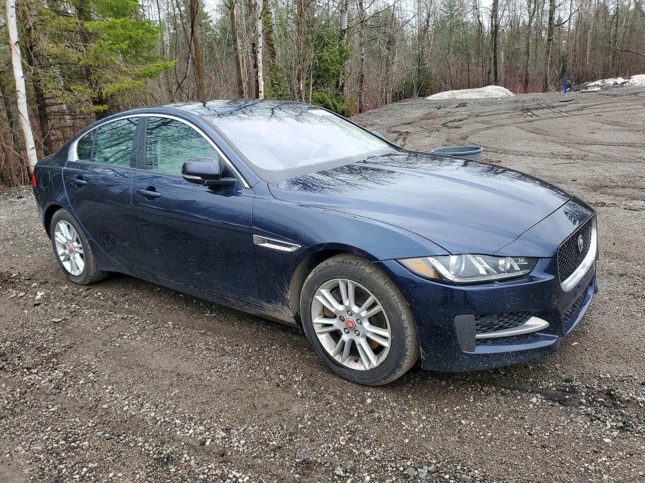 2017 Jaguar Xe Premium - Фото 4