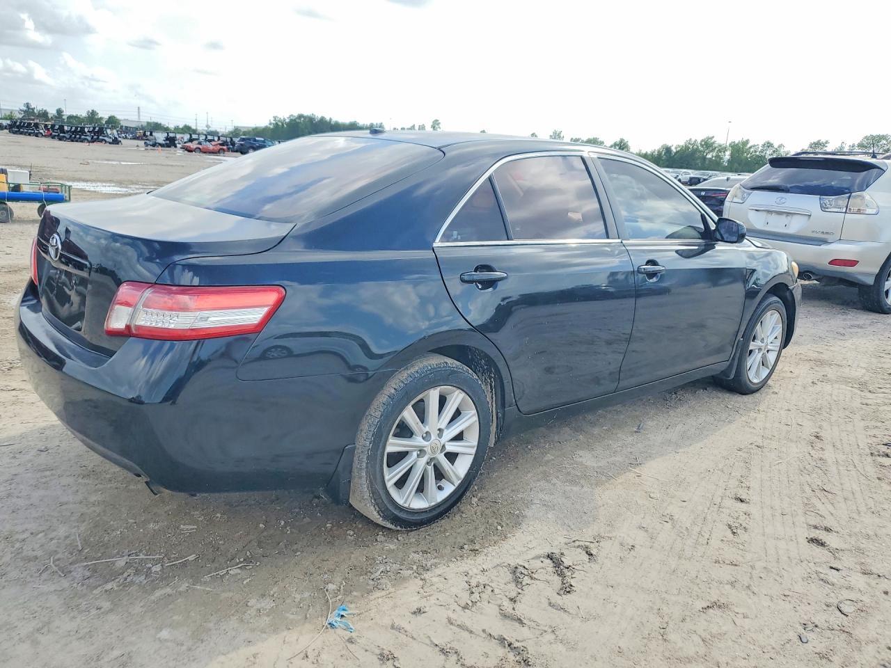 2011 Toyota Camry Base - Фото 3