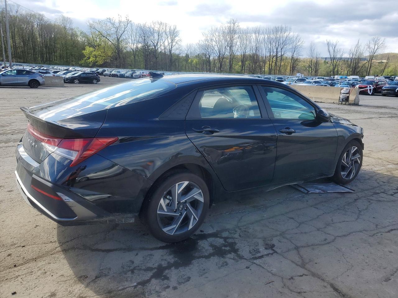 2025 Hyundai Elantra Sel Sport - Image 3